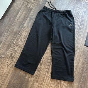 ALO Yoga Accolade Straight Leg Sweatpants Unisex